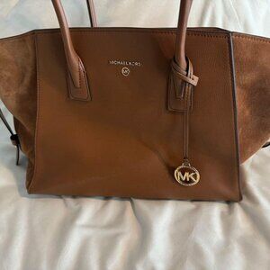 Michael Kors Avril Extra Large Tote Bag